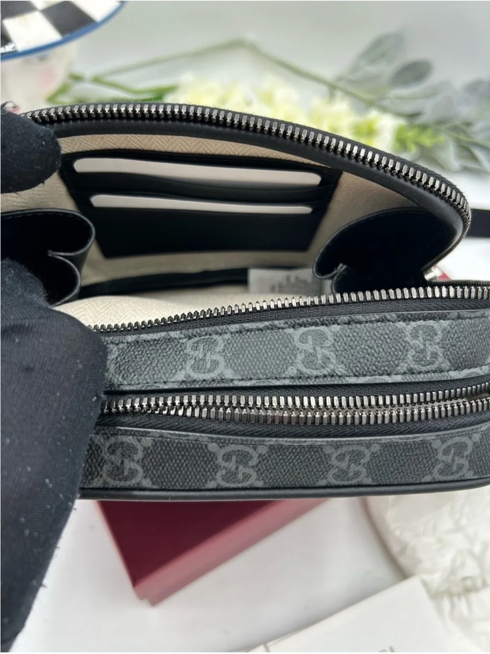 Unisex Gucci Black/Grey GG Monogram Crossbody Camera Bag. NWT